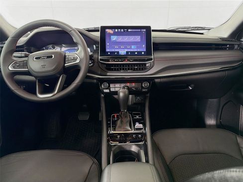 Used 2025 Jeep Compass Trailhawk AWD/4WD image 21
