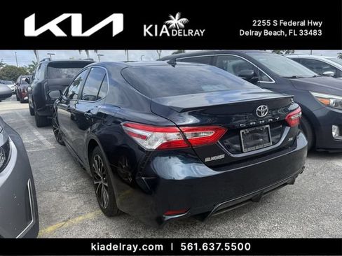 Used 2020 Toyota Camry SE FWD image 3