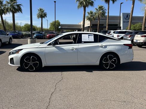 Used 2024 Nissan Altima 2.5 SR FWD image 2