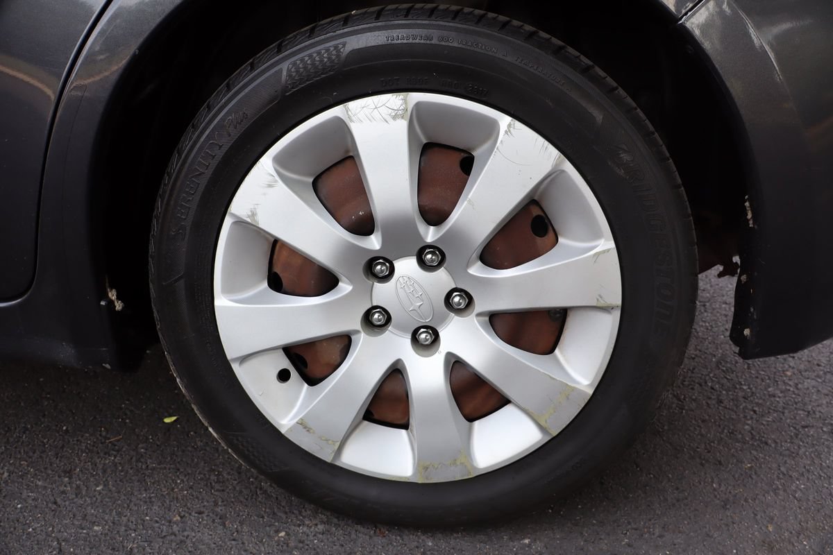 Used 2010 Subaru Impreza 2.5i AWD/4WD image 40