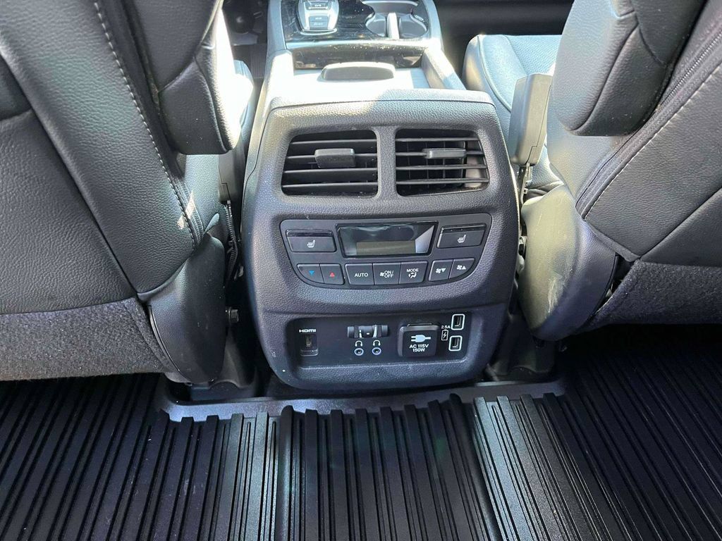Used 2019 Honda Pilot Elite image 4