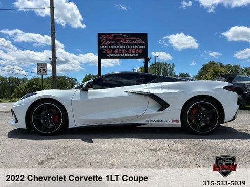 Used 2022 Chevrolet Corvette Stingray Coupe w/ 1LT RWD image 2