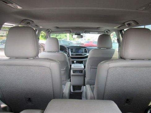 Used 2019 Toyota Highlander XLE AWD/4WD image 58