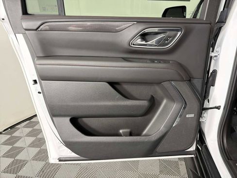 Used 2024 Chevrolet Suburban RST w/ Luxury Package RWD image 10