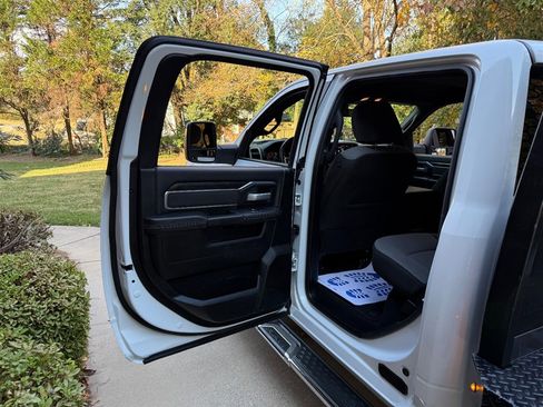 Used 2024 RAM 3500 Big Horn image 59