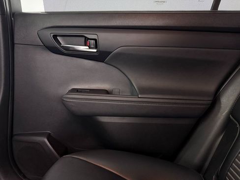 Used 2023 Toyota Highlander XSE image 34
