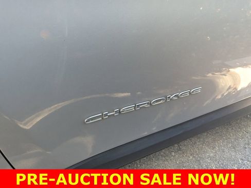 Used 2014 Jeep Cherokee Latitude image 12