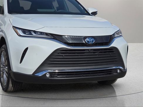 Used 2024 Toyota Venza Limited image 9