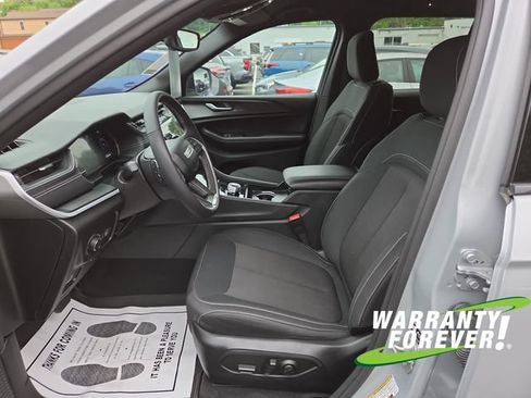 Used 2024 Jeep Grand Cherokee Laredo w/ Luxury Tech Group I AWD/4WD image 13