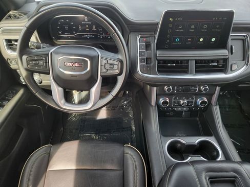 Used 2024 GMC Yukon XL SLT image 27