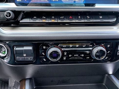 Used 2022 Chevrolet Silverado 1500 High Country w/ Z71 Off-Road Package image 32