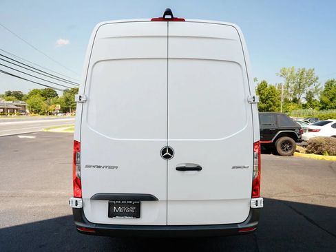Used 2022 Mercedes-Benz Sprinter 2500 image 6