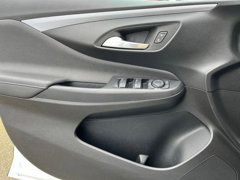 Used 2025 Buick Envista Preferred image 18