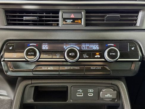 Used 2024 Honda Pilot Touring image 19
