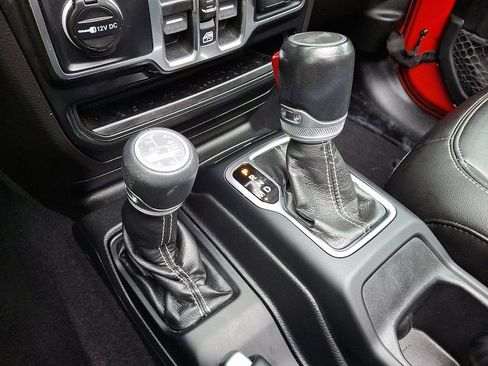 Used 2021 Jeep Wrangler Unlimited Sahara w/ Cold Weather Group image 15