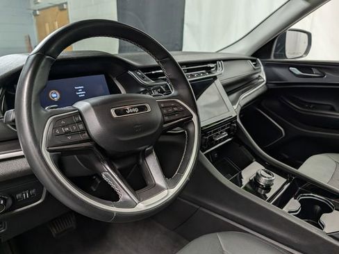 Used 2021 Jeep Grand Cherokee L Laredo w/ Luxury Tech Group I AWD/4WD image 19