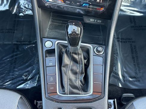 Used 2025 Volkswagen Jetta SE image 38