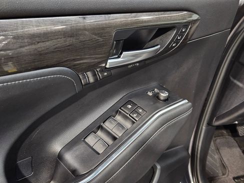Used 2023 Toyota Highlander Platinum FWD image 21