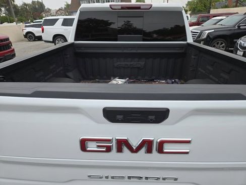 Used 2024 GMC Sierra 1500 AT4 w/ AT4 Preferred Package AWD/4WD image 4