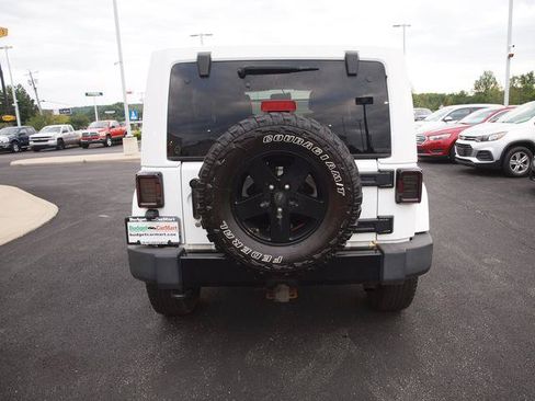 Used 2014 Jeep Wrangler Unlimited Sahara AWD/4WD image 2