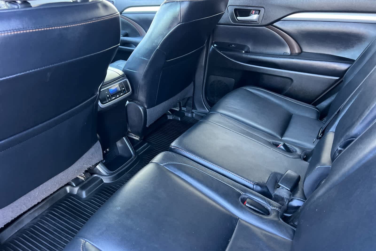 Used 2018 Toyota Highlander XLE FWD image 4