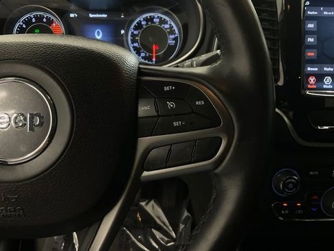 Used 2019 Jeep Cherokee Limited AWD/4WD image 13