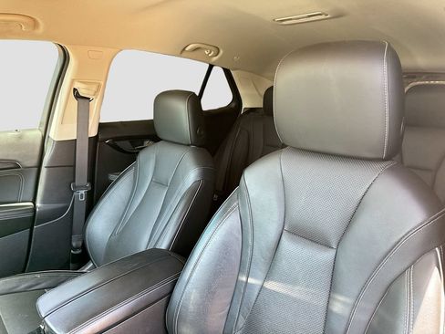 Used 2021 Buick Envision Essence w/ Sport Touring Package FWD image 12