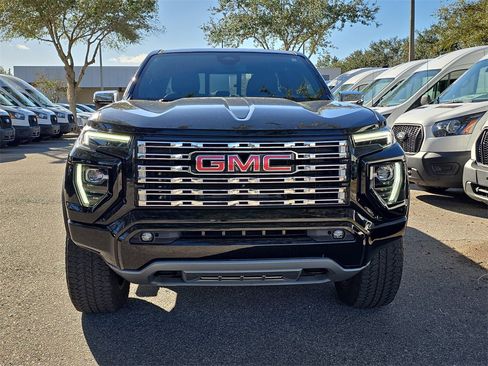 Used 2023 GMC Canyon Denali image 2