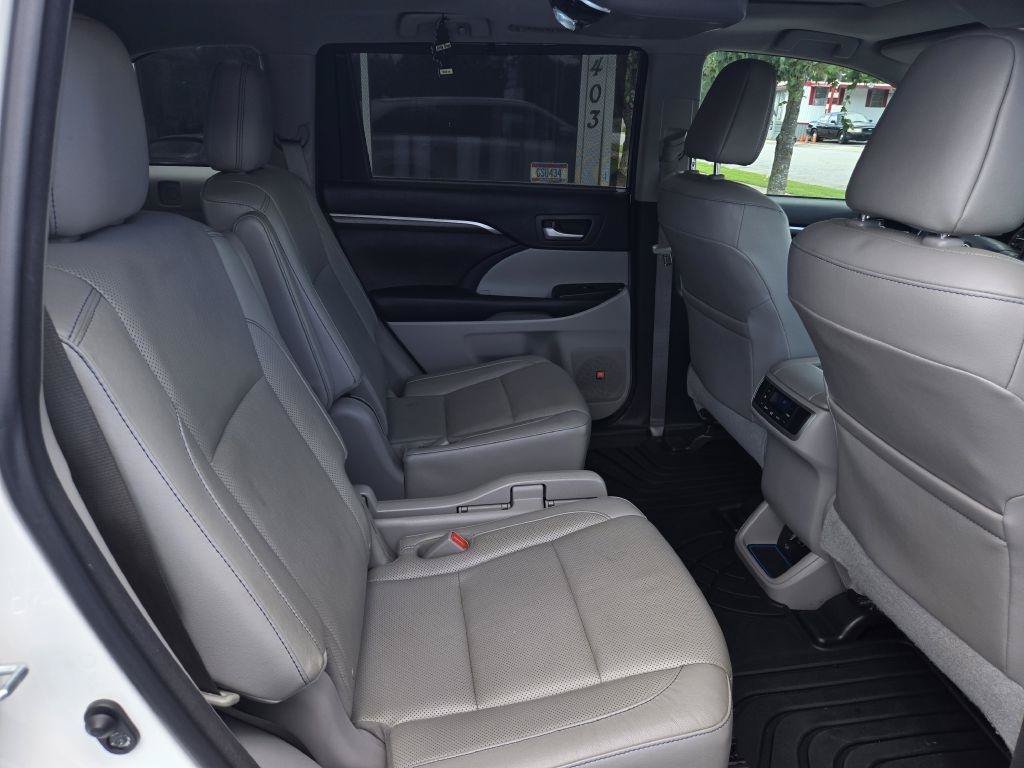 Used 2016 Toyota Highlander Limited FWD image 14