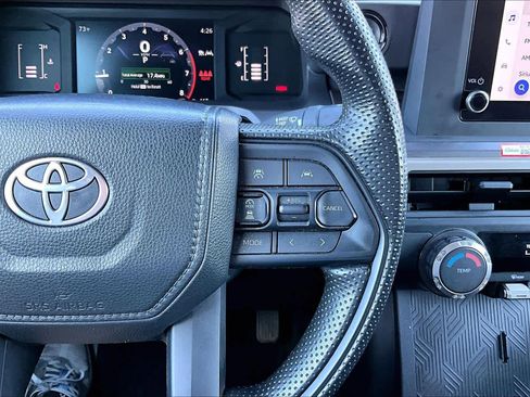 Used 2025 Toyota Tacoma SR5 AWD/4WD image 25