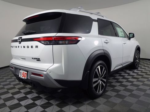 New 2025 Nissan Pathfinder Platinum image 3