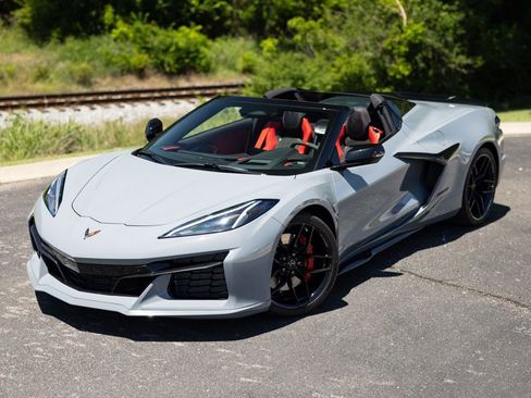 Used 2025 Chevrolet Corvette Z06 w/ Stealth Interior Trim Package RWD image 2