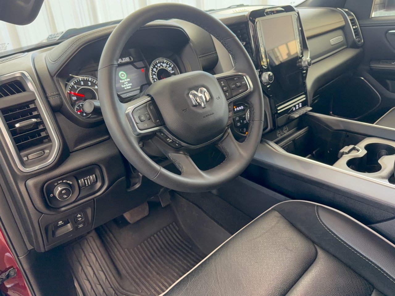 Used 2025 RAM 1500 Laramie w/ Sport Appearance Package AWD/4WD image 4