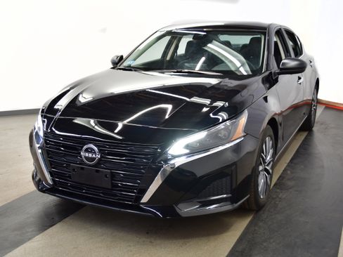 Used 2025 Nissan Altima 2.5 SV image 4