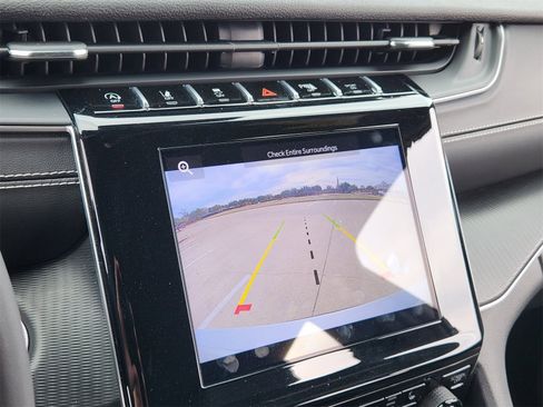 Used 2024 Jeep Grand Cherokee L Laredo image 18