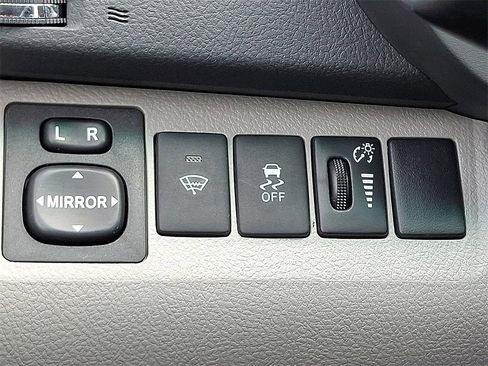 Used 2011 Toyota Highlander 4WD image 28