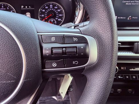 Used 2022 Kia K5 LX image 19