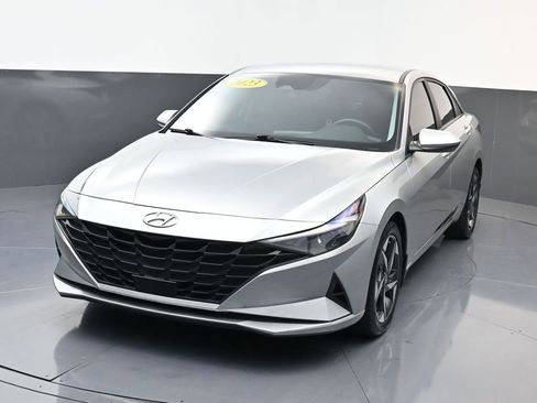Used 2023 Hyundai Elantra SEL w/ Convenience Package image 7