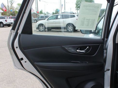 Used 2018 Nissan Rogue S image 15