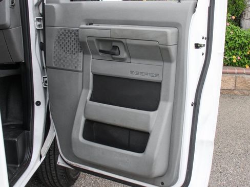 Used 2014 Ford E-350 and Econoline 350 Super Duty w/ Power Windows & Locks Group image 32