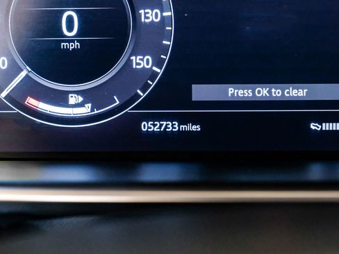 Used 2018 Land Rover Range Rover Sport SE AWD/4WD image 19