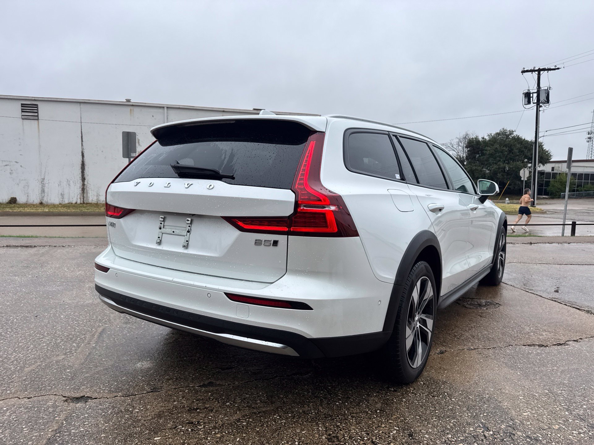 Used 2025 Volvo V60 B5 Cross Country Plus AWD/4WD image 5