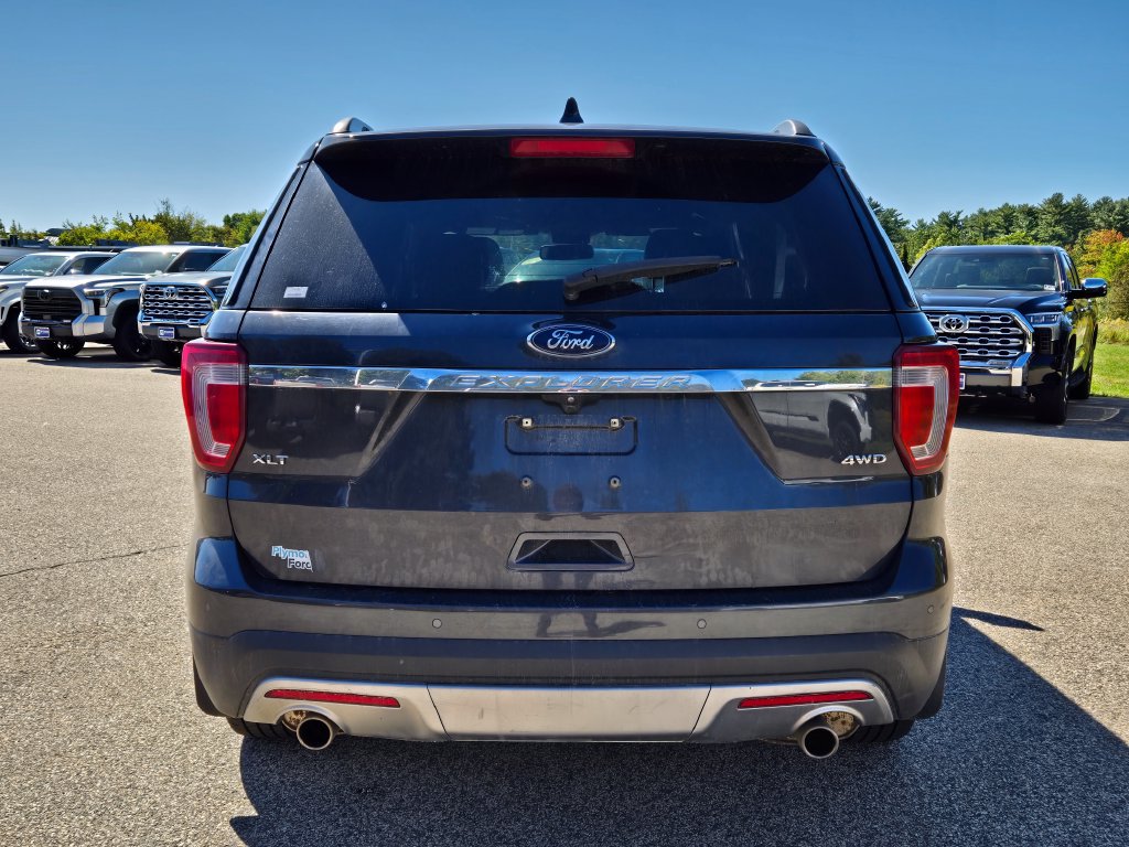 Used 2017 Ford Explorer XLT w/ Equipment Group 202A AWD/4WD image 4