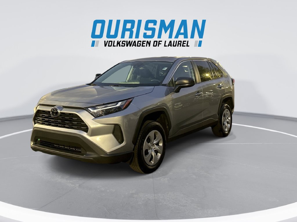 Used 2025 Toyota RAV4 LE AWD/4WD image 4