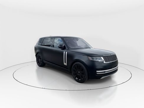 Used 2023 Land Rover Range Rover Long Wheelbase Autobiography image 2