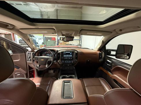 Used 2019 Chevrolet Silverado 2500 High Country AWD/4WD image 17