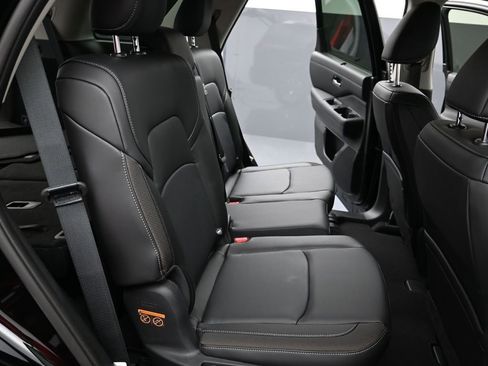 New 2025 Nissan Pathfinder SL image 24