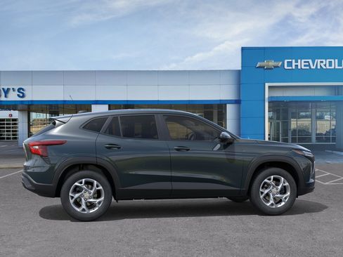 New 2026 Chevrolet Trax LS w/ LS Convenience Package FWD image 6