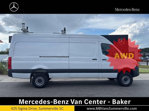 Used 2024 Mercedes-Benz Sprinter 2500 image 2