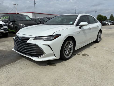 Used 2020 Toyota Avalon Limited w/ Advanced Safety Package FWD image 3
